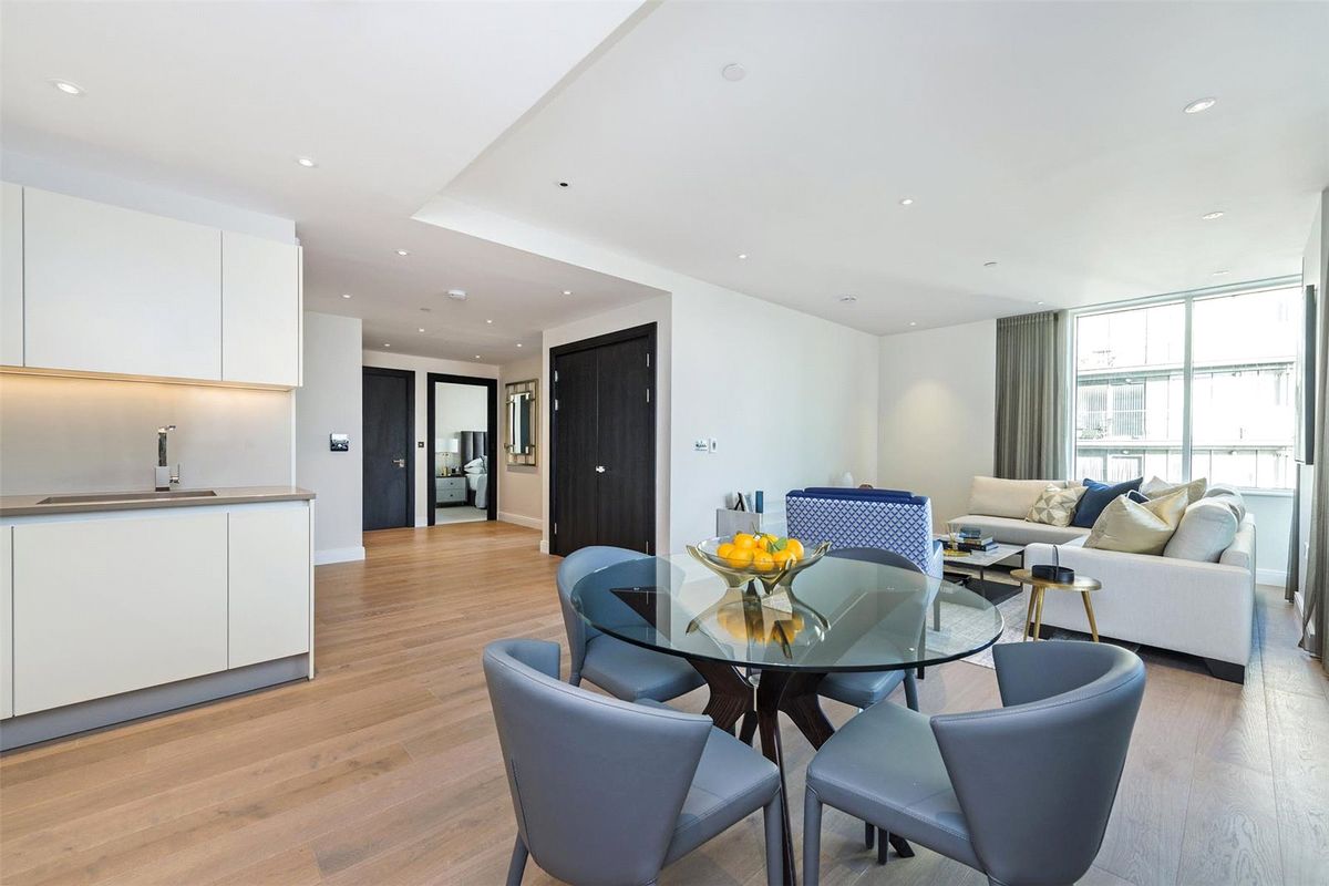 Chelsea Bridge Vista - Luxury Two Bedroom Apartment