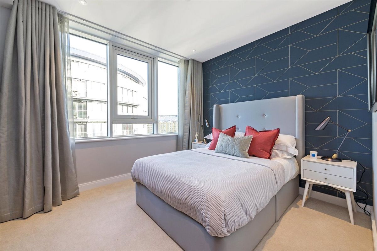 Chelsea Bridge Vista - Luxury Two Bedroom Apartment thumbnail 7