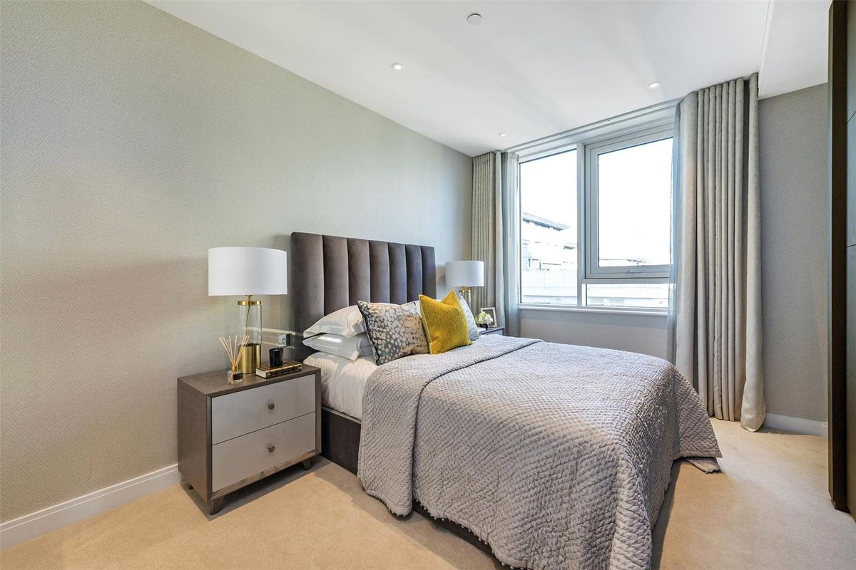 Chelsea Bridge Vista - Luxury Two Bedroom Apartment thumbnail 8