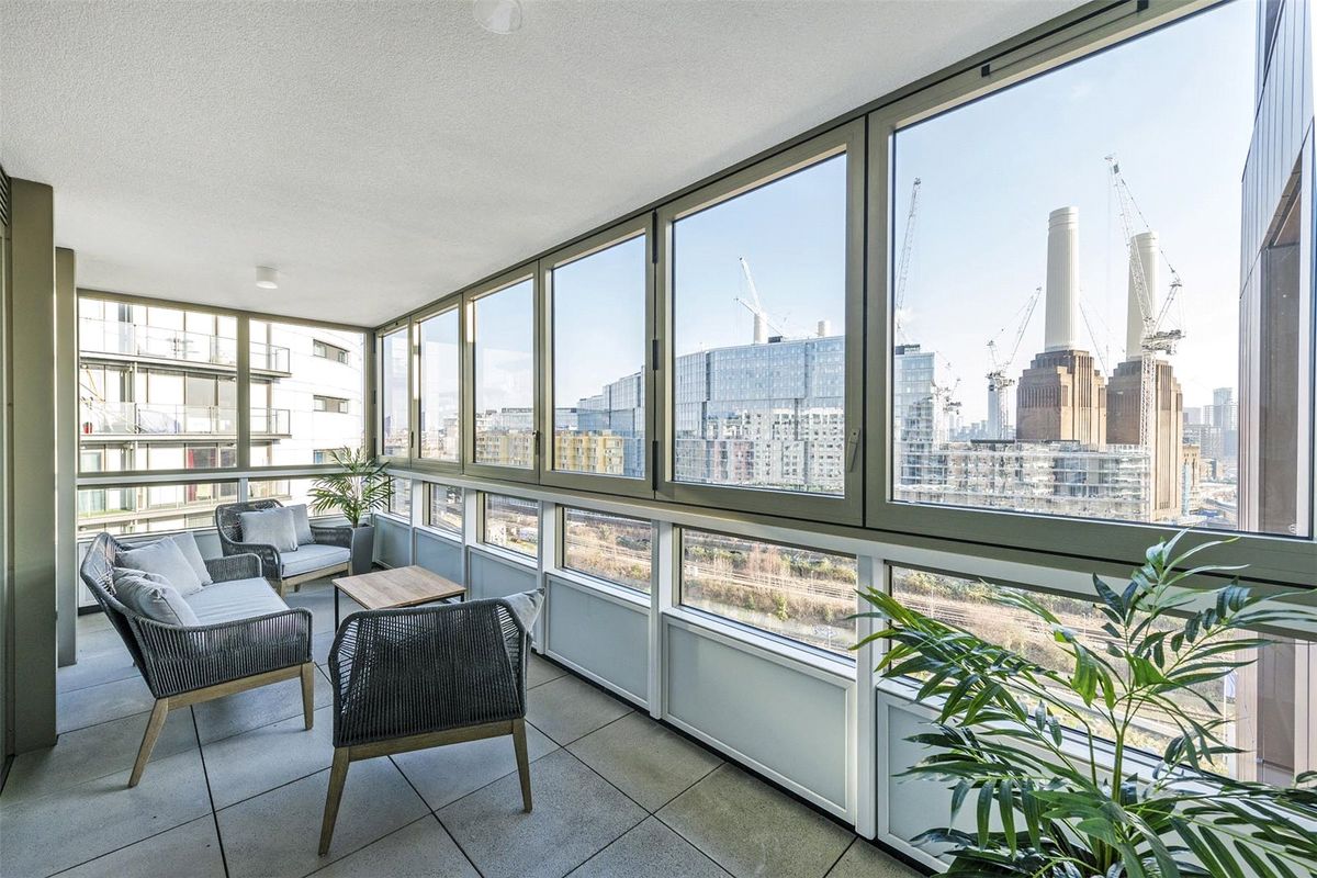 Chelsea Bridge Vista - Luxury Two Bedroom Apartment thumbnail 10