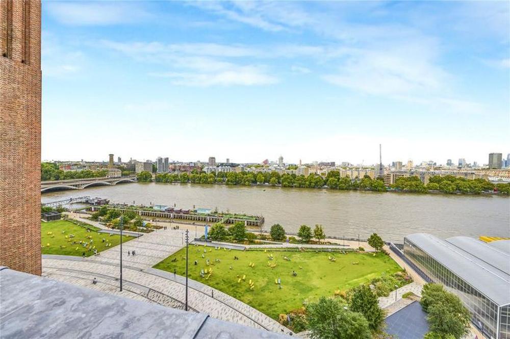 Battersea Power Station - Luxury Two Bedroom Apartment thumbnail 3