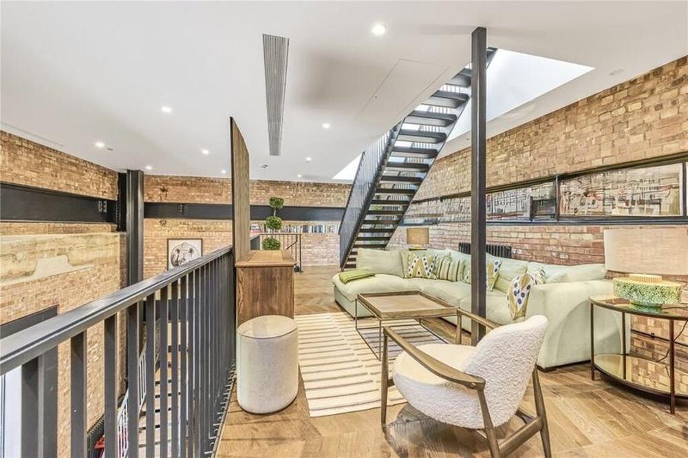 Battersea Power Station - Luxury Two Bedroom Apartment thumbnail 11