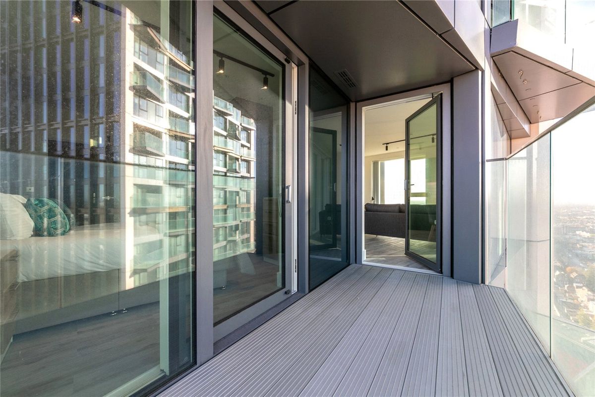 Icon Tower – Luxury One Bedroom Apartment thumbnail 6