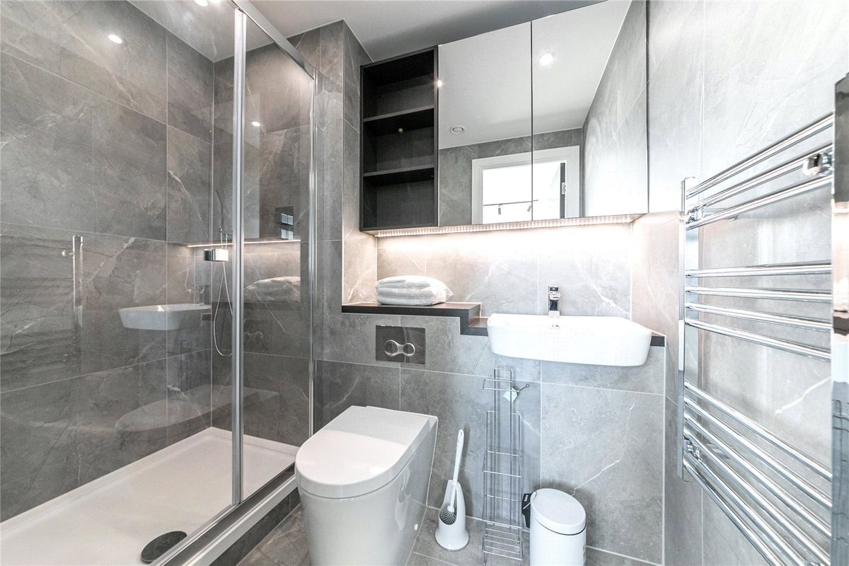 Icon Tower – Luxury One Bedroom Apartment thumbnail 9