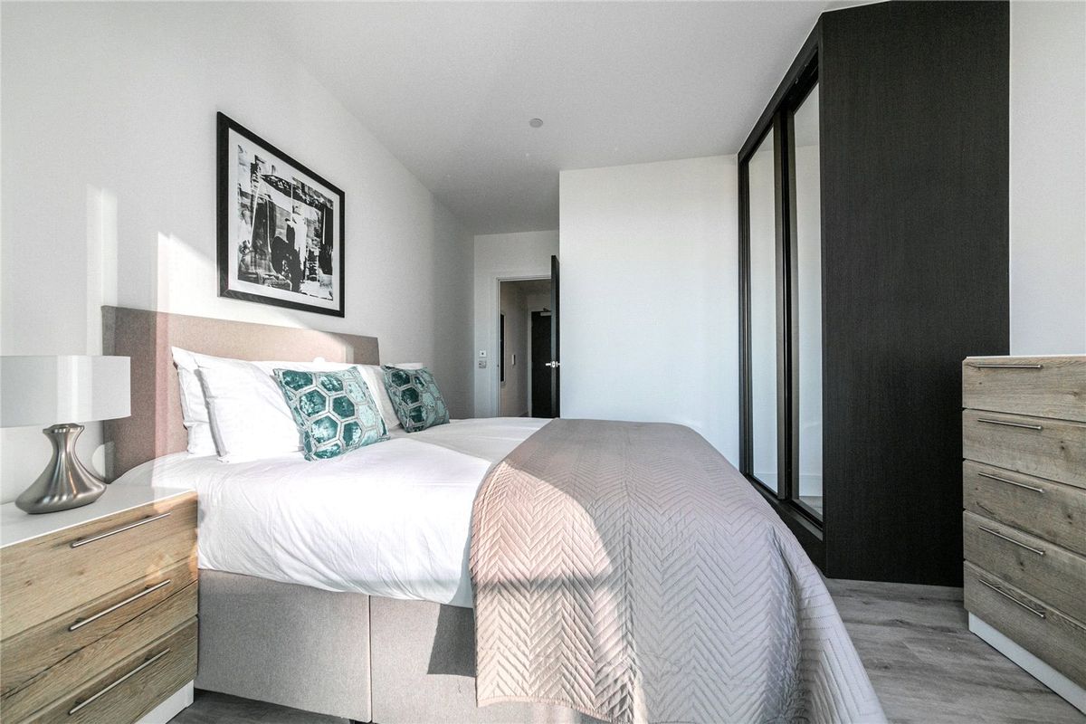 Icon Tower – Luxury One Bedroom Apartment thumbnail 11