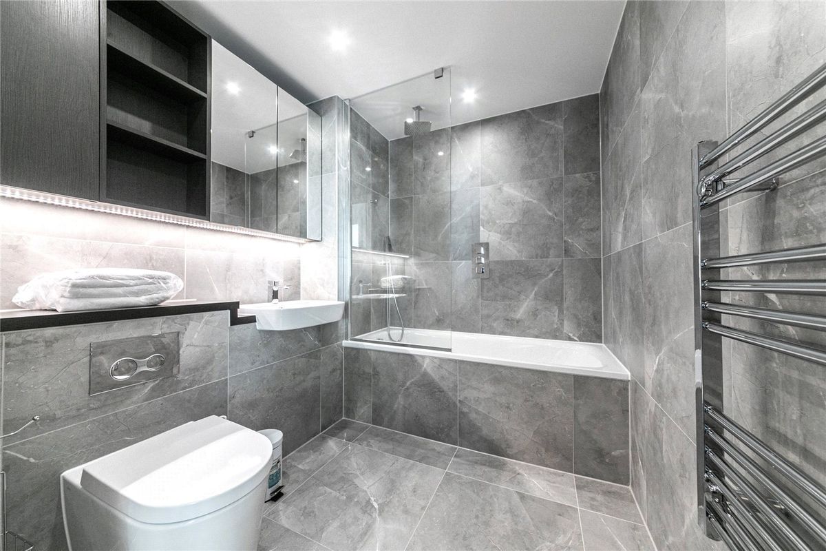 Icon Tower – Luxury One Bedroom Apartment thumbnail 12