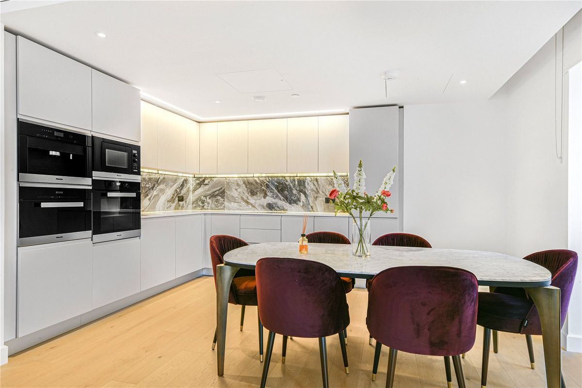 White City Living – Luxury One Bedroom Apartment thumbnail 7