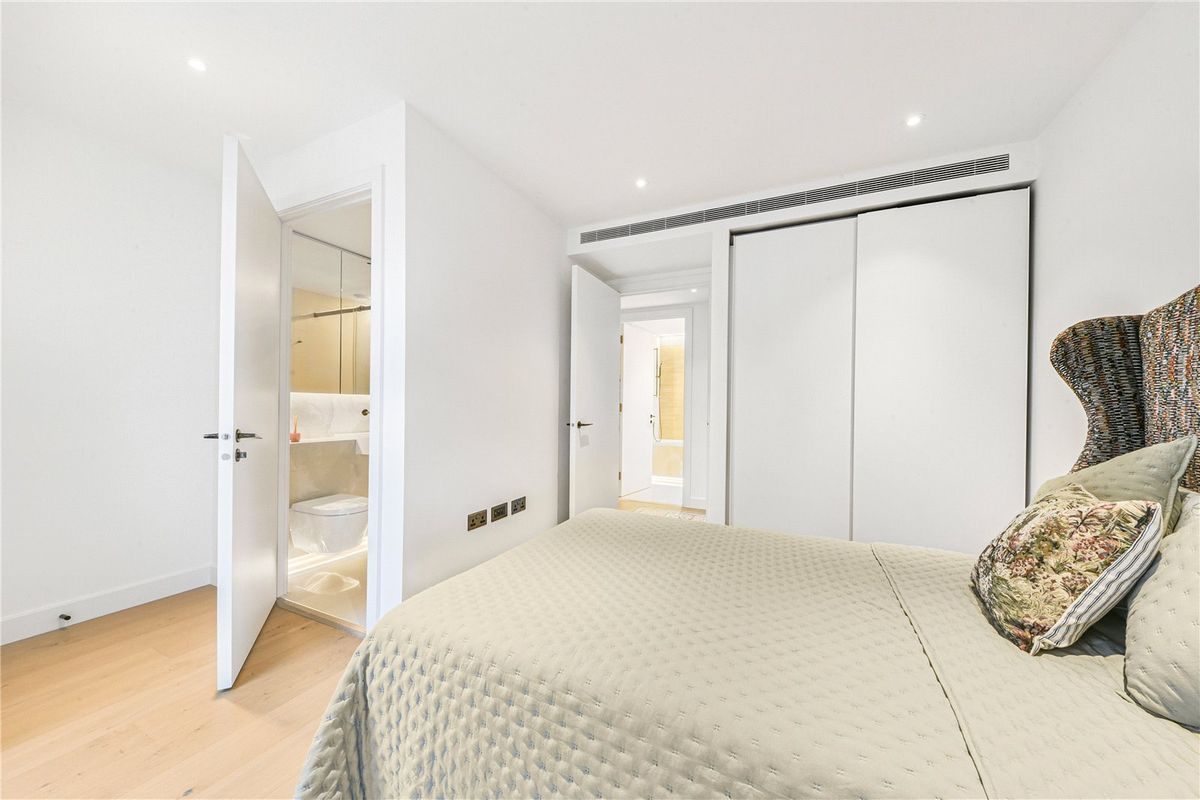 White City Living – Luxury One Bedroom Apartment thumbnail 11