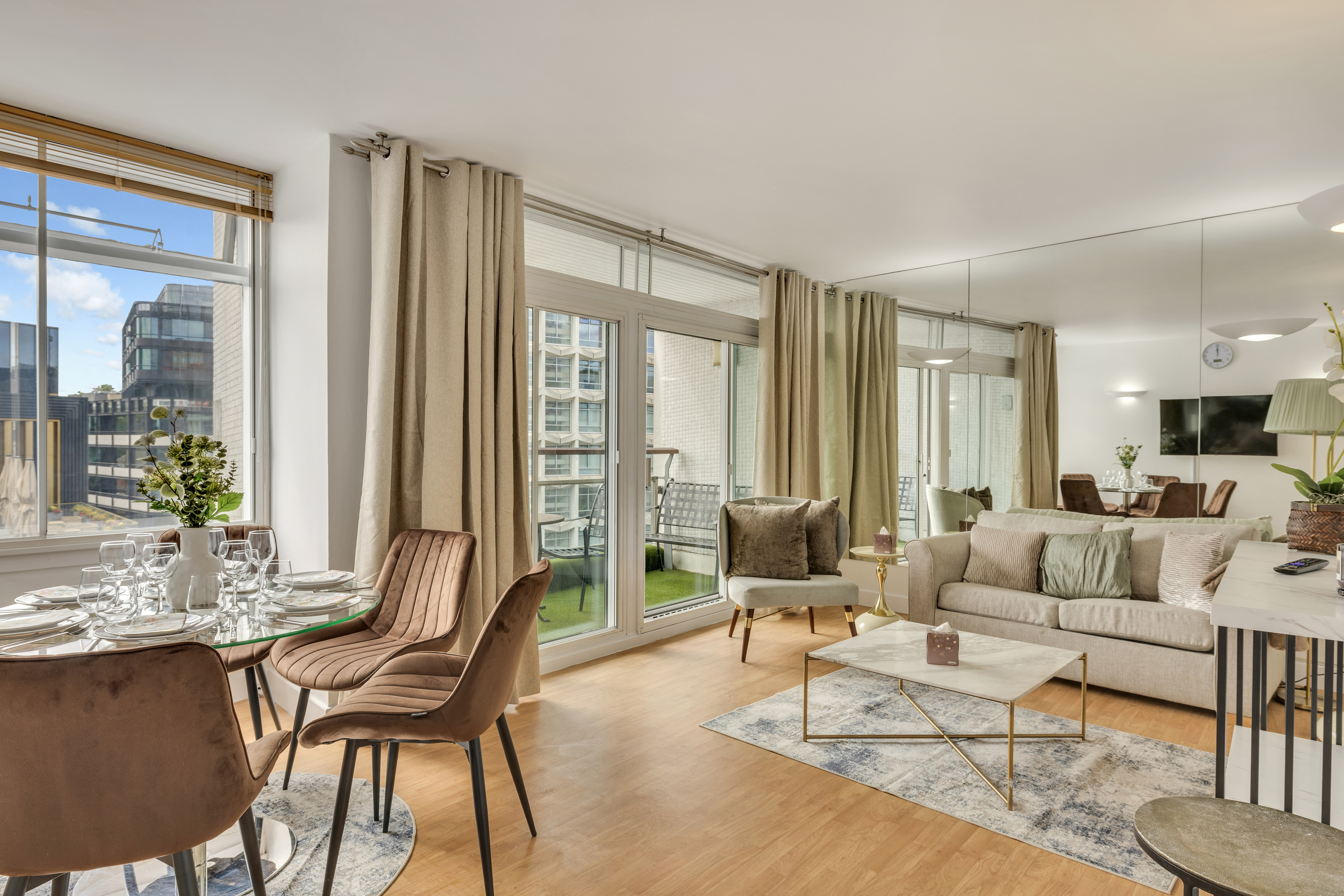 Centre Point House – Luxury Two Bedroom Duplex