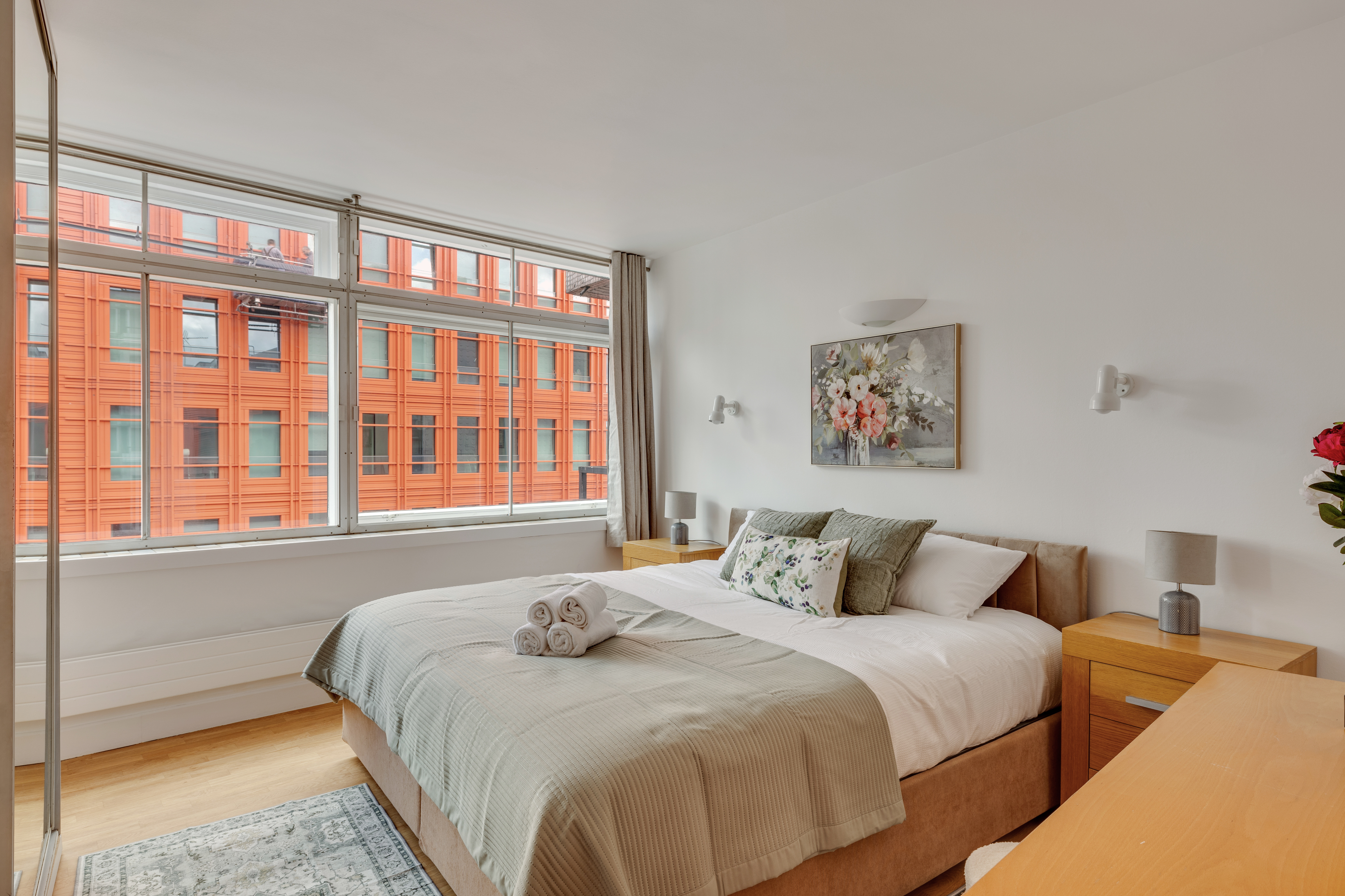 Centre Point House – Luxury Two Bedroom Duplex thumbnail 11