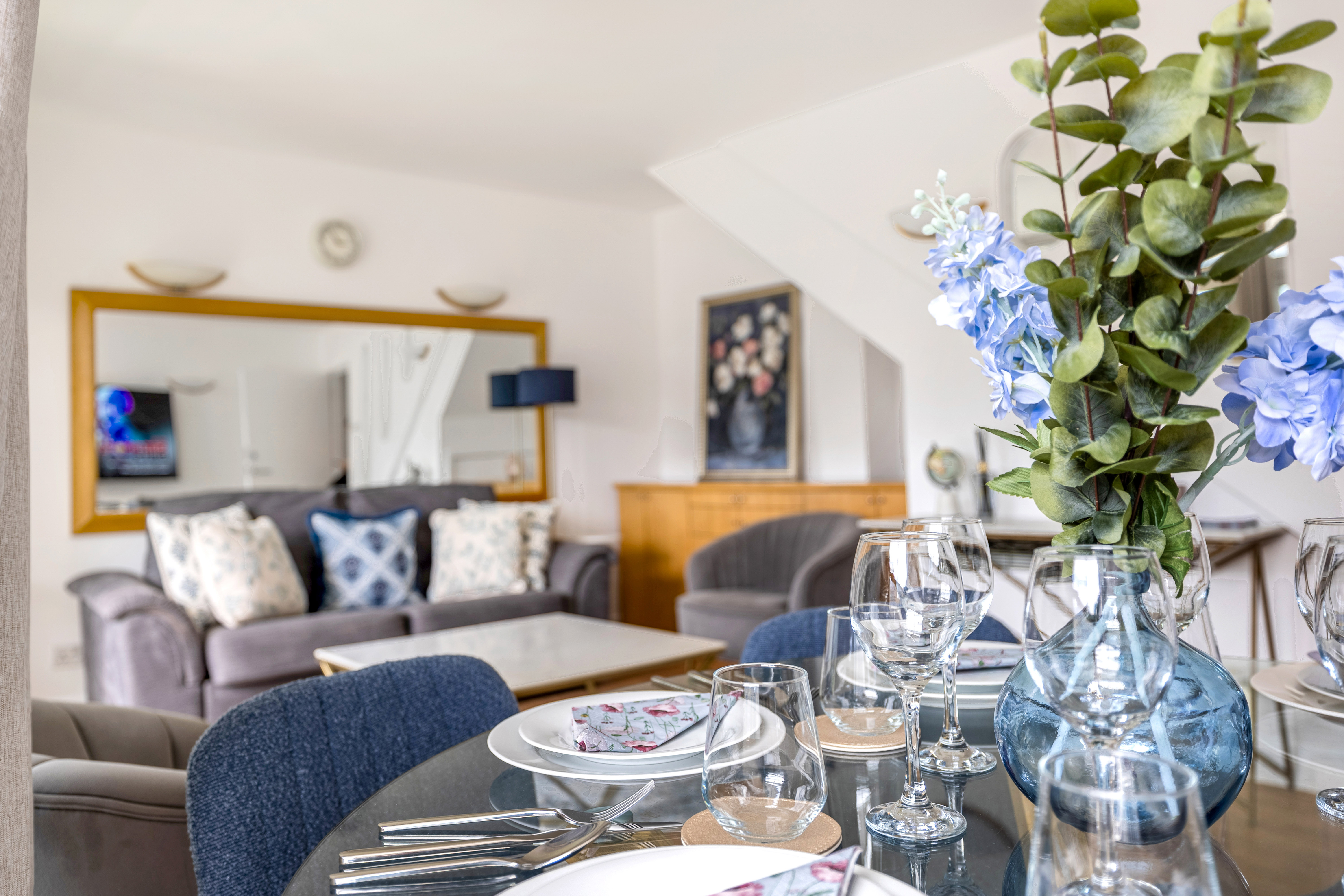 Luxury Two-Bedroom Duplex – Centre Point House thumbnail 3