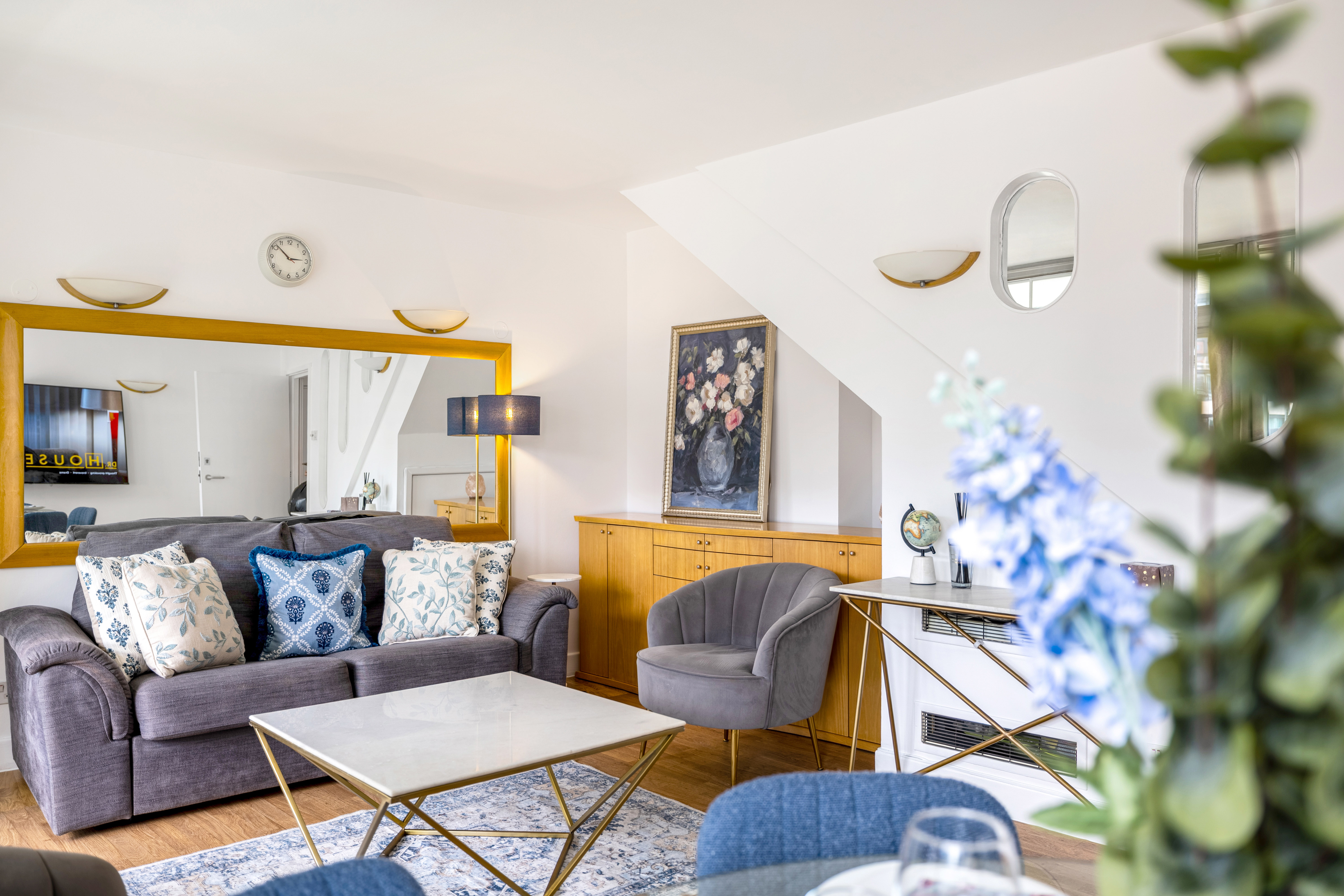 Luxury Two-Bedroom Duplex – Centre Point House thumbnail 6