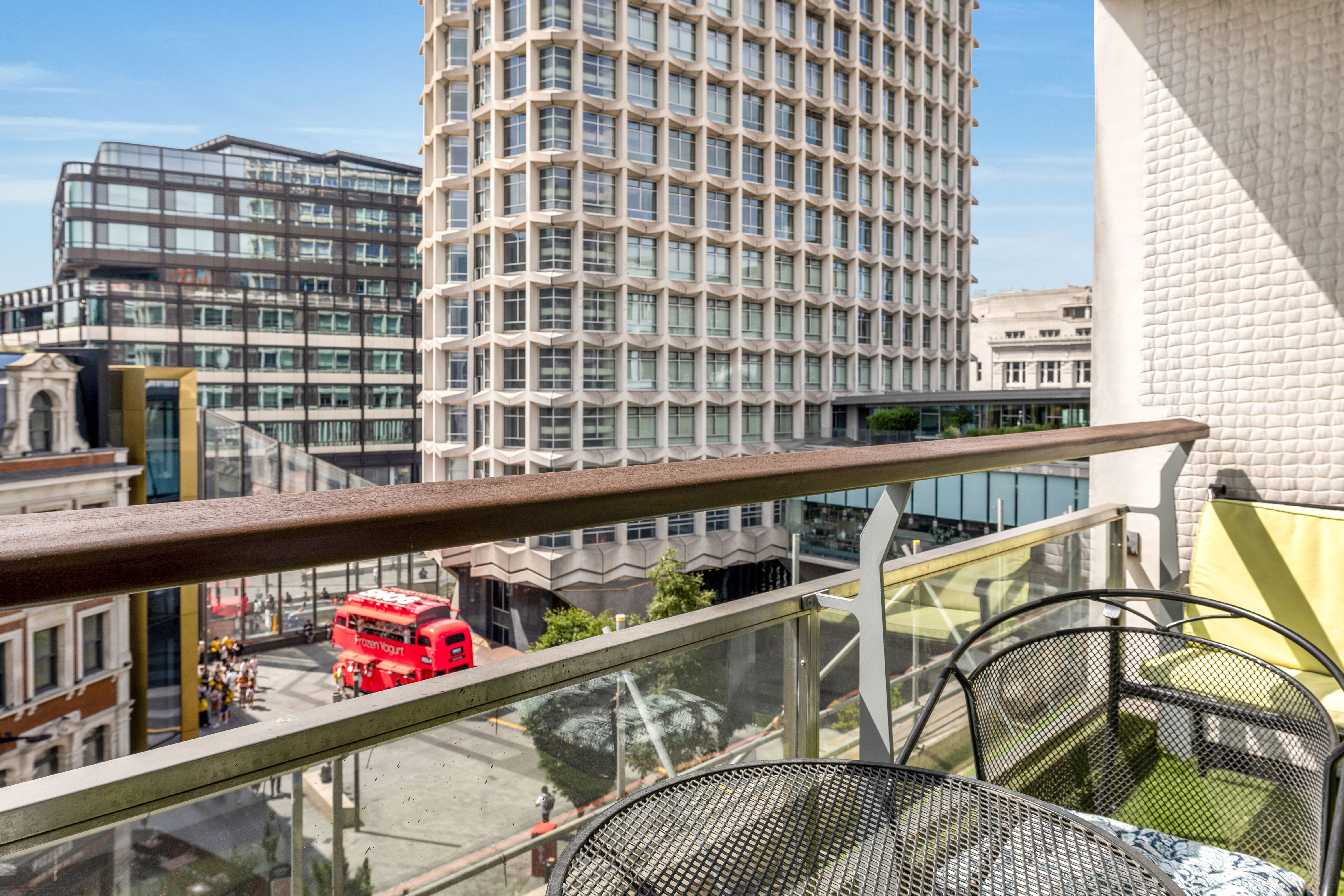 Luxury Two-Bedroom Duplex – Centre Point House thumbnail 8